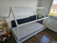 Neuwertiges Kinderbett  mit Matratze 90x200cm Hessen - Fulda Vorschau