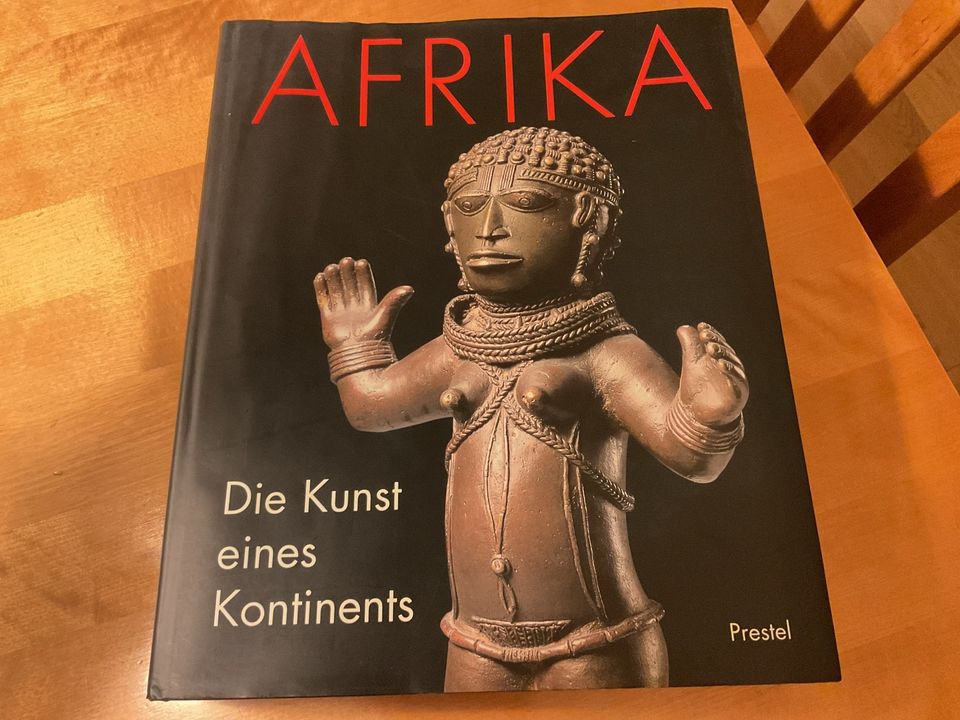 Buch - AFRIKA - „Die Kunst eines Kontinents“ 617 Seiten wie neu in Wolnzach