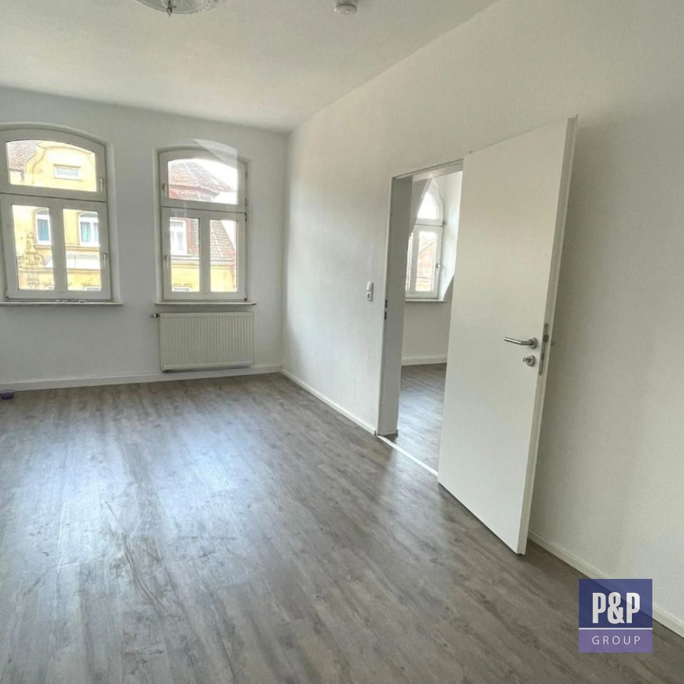 **Geräumige 4-Zimmerwohnung** Renoviert - WG geeignet - Zentral in Nürnberg (Mittelfr)