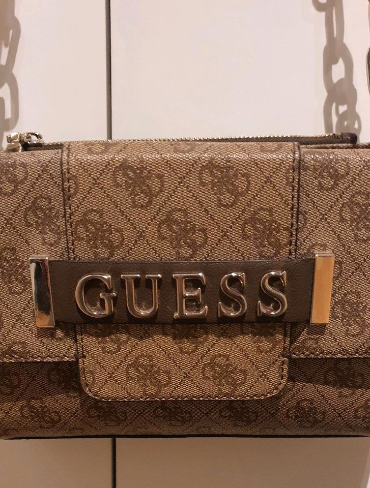 Guess Tasche Handtasche Logo braun in Bremen