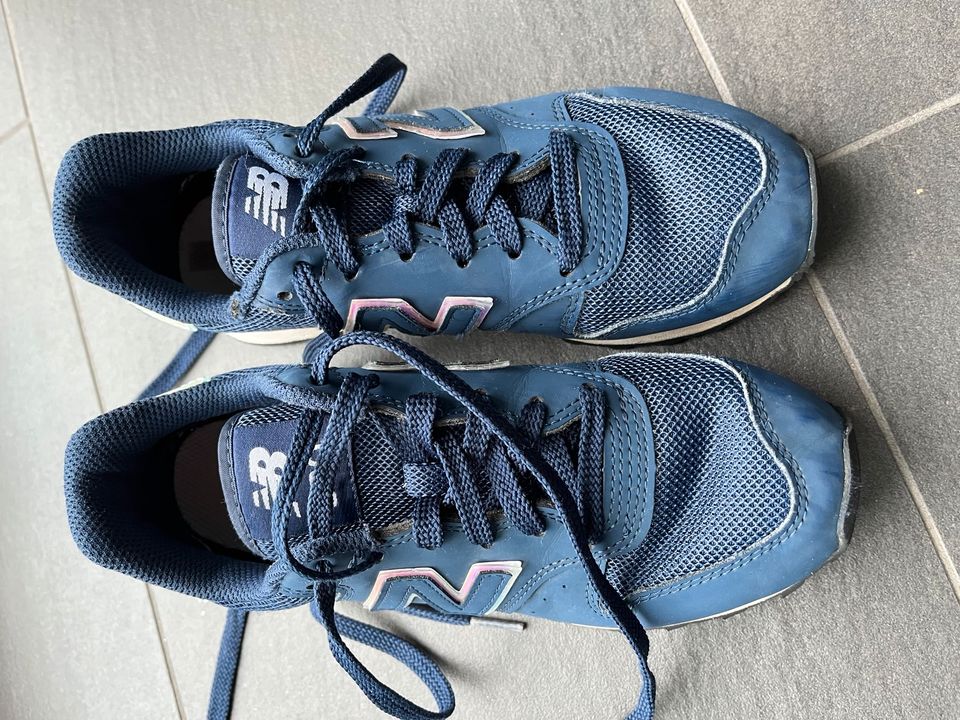 New Balance Sneaker Blau Holo 36 in Willich