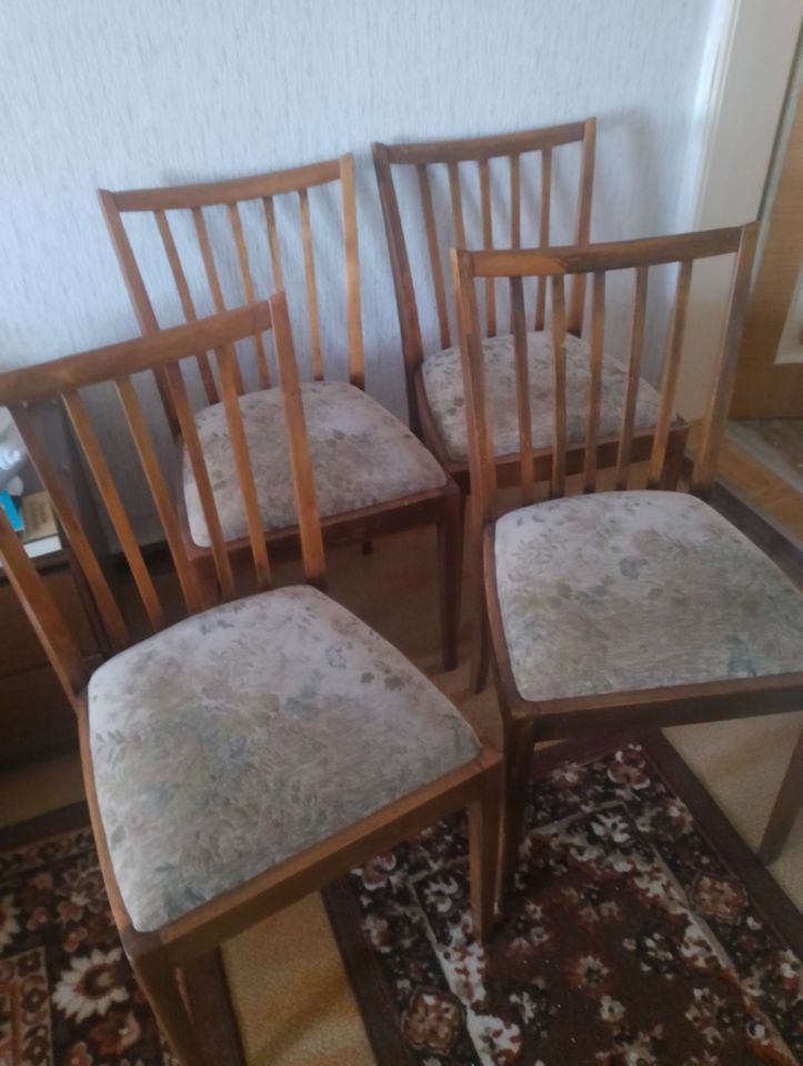 Antike Stühle in Horka