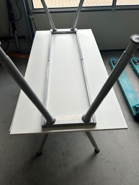 Tische 160x80 cm, höhenverstellbar, IKEA Thyge, sehr stabil in Salzkotten