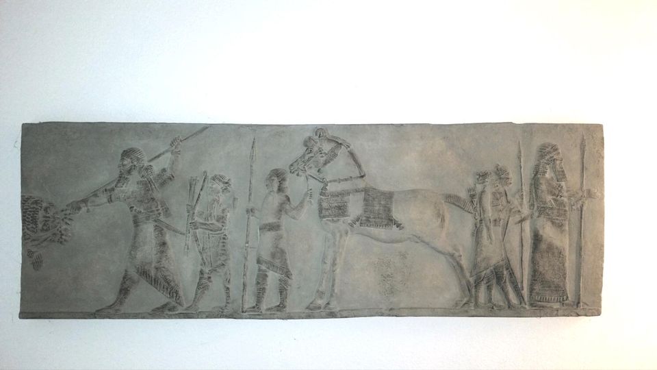 Relief- Assyrische Jagdszene in Berlin