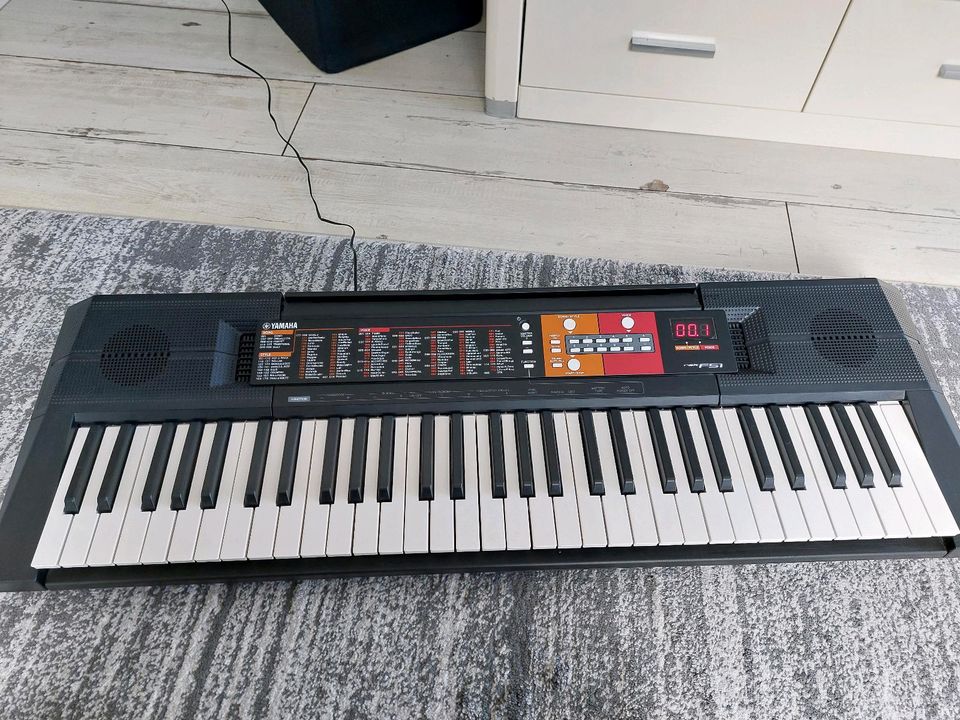 Yamaha Digital Keyboard PSR-F51 in Kiel