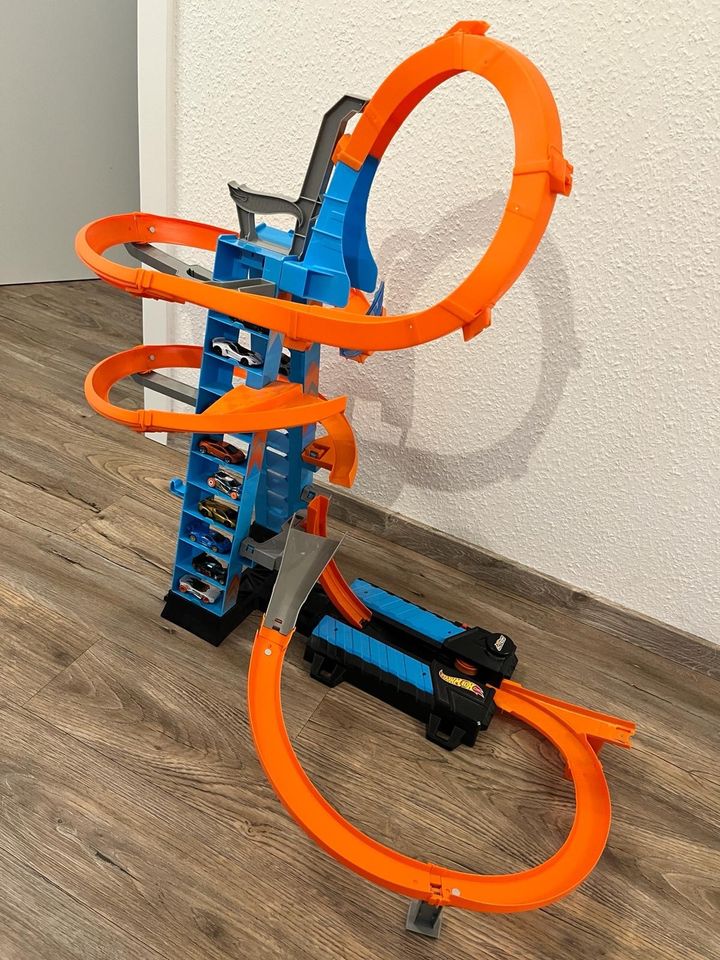 Hot Wheels GWT39 - Himmelscrashturm, 60cm hoch mit Beschleuniger in Bad Rappenau