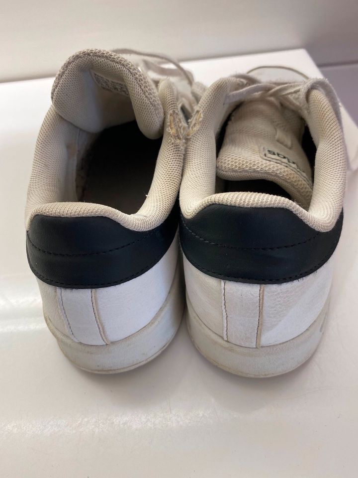 Adidas Schuhe Größe 38 in Iserlohn