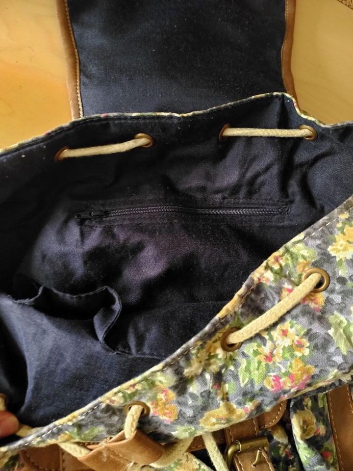 Rucksack Tasche mit Blumenmuster Stoffrucksack in Berlin