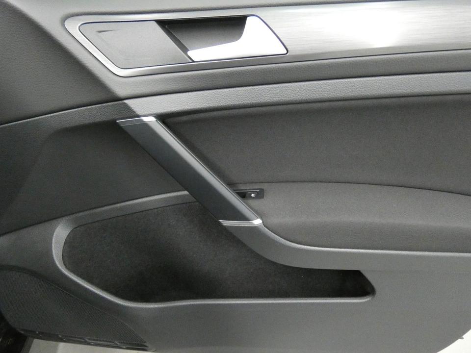 Volkswagen Golf VII 2.0 TDI Comfort.,Klima,Navi,LED,S-Heft in Dorfen