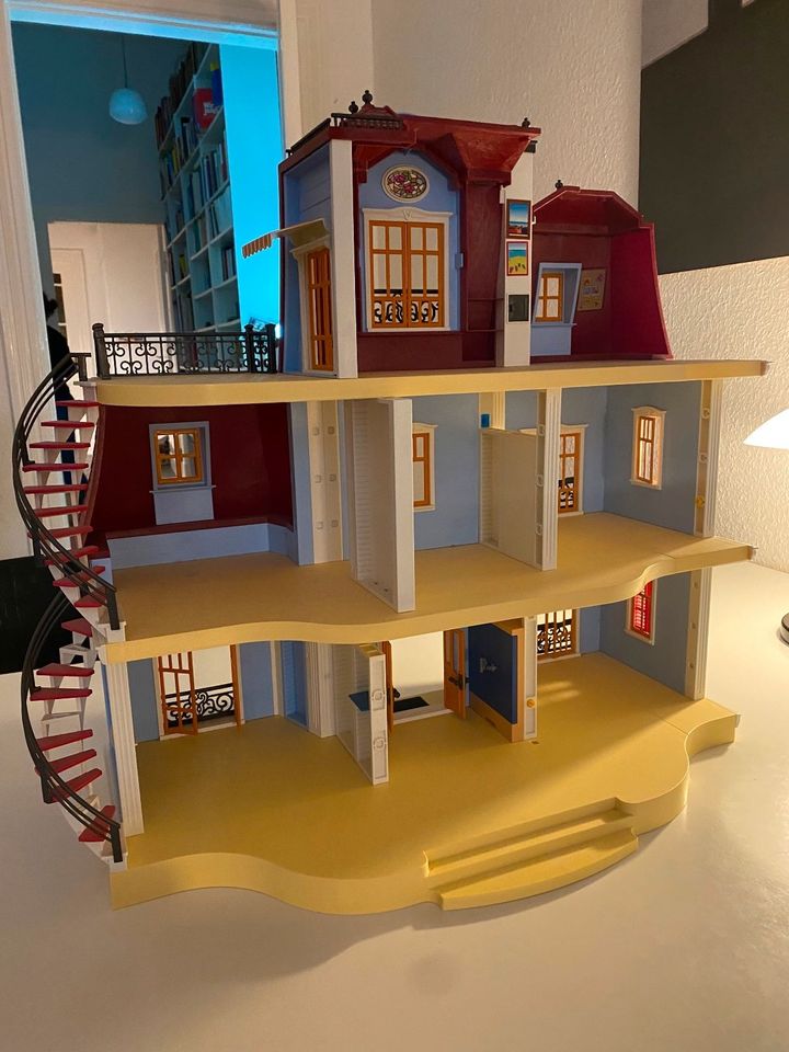 Playmobil Villa Dollhouse in Berlin