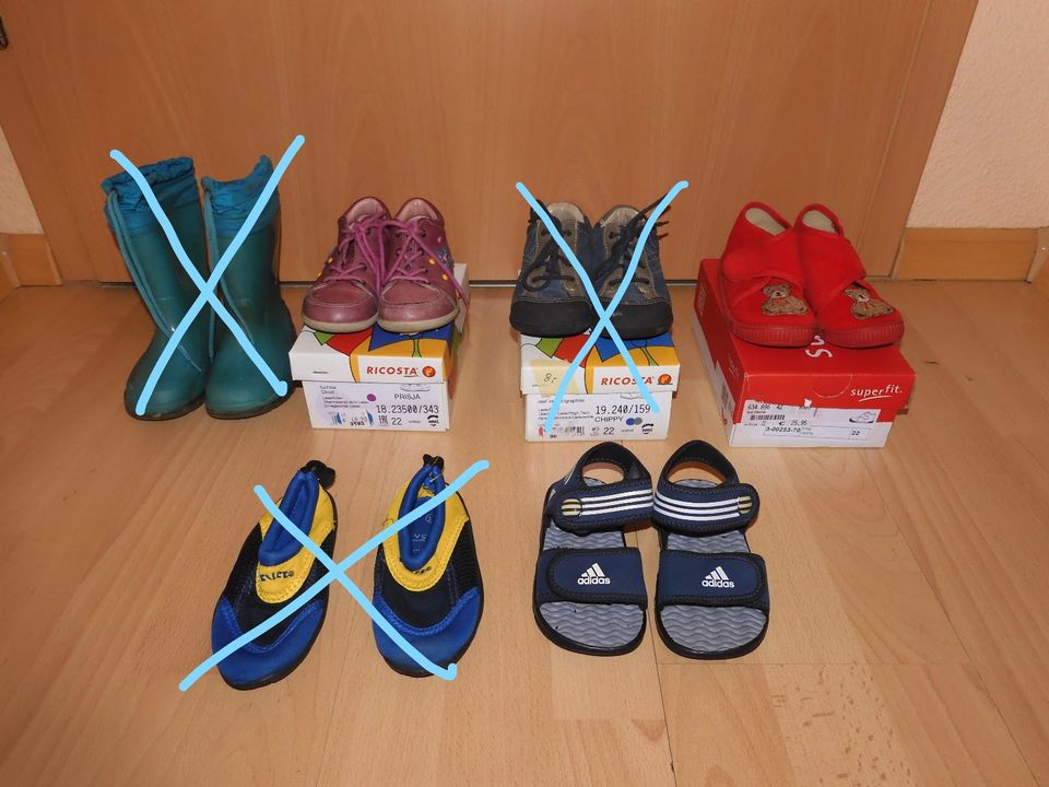 3 x 22 Kinderschuhe Lederschuhe Hausschuhe Badeschuhe Gummistiefe in Oberhausen