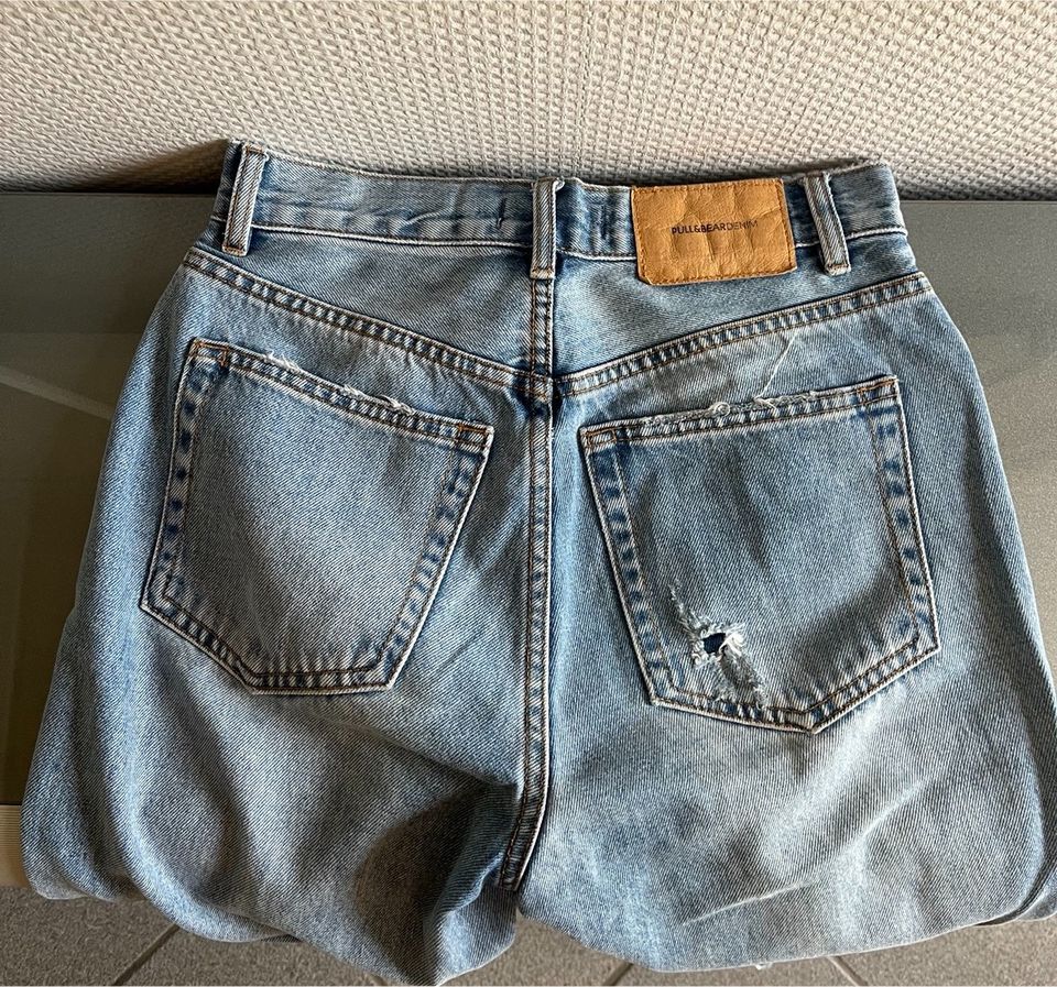 Pull & Bear Hose - Straight Jeans mit Löchern in Geldern