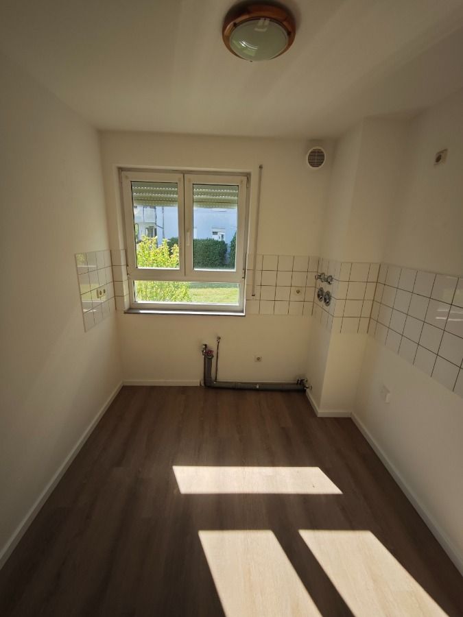 / frisch renoviert * 2-Raum Wohnung mit Balkon und TG-Stellplatz / in Schkeuditz