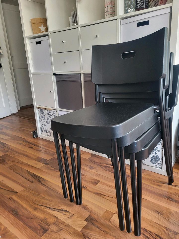 Stühle aus Kunststoff 4 Stück in Kiel