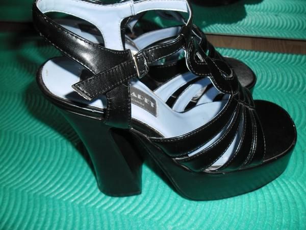 2 Sexy Highheel Schwarz Plateau / Sandaletten Gr. 39-40 Top Zust. in Landau-Godramstein