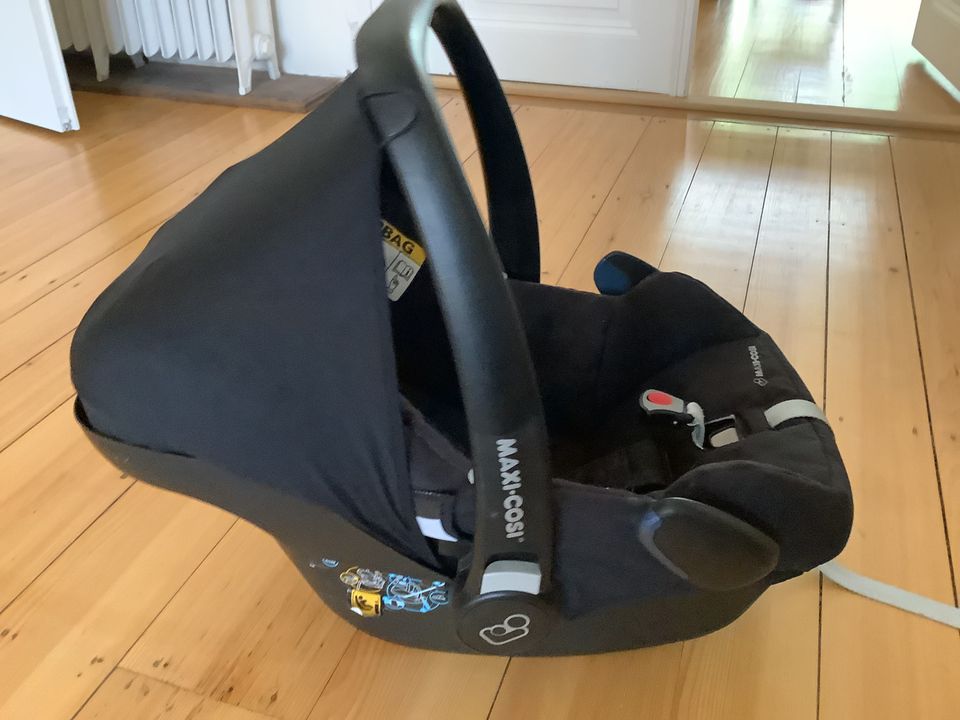 Maxi cosi sitzschale Kindersitz auto in Freiburg im Breisgau