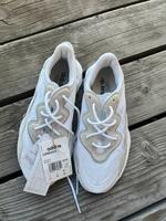 Adidas Schuhe Ozweego weiß neu Leipzig - Plagwitz Vorschau