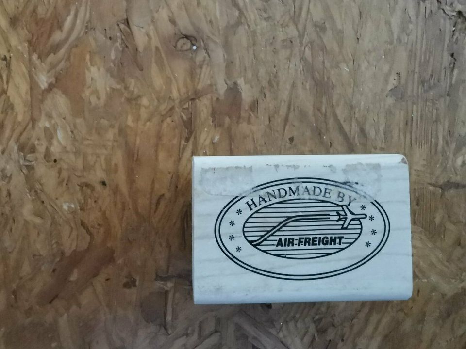 Holzstempel "Handmade by Air Freight" Stempel 4,5x3cm in Bad Laasphe