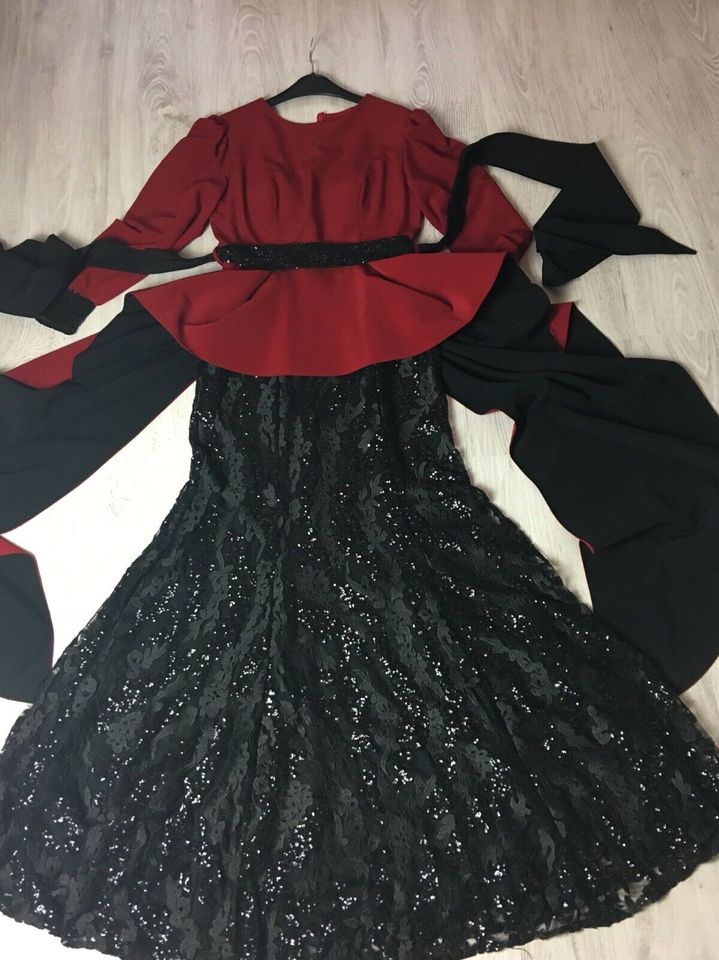 Abendkleid,Festliches Kleid,Hijab,Rotes Kleid,Fashion in Kerpen