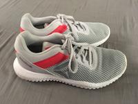 Graue Reebok Hallenschuhe Größe 37 Nordrhein-Westfalen - Krefeld Vorschau
