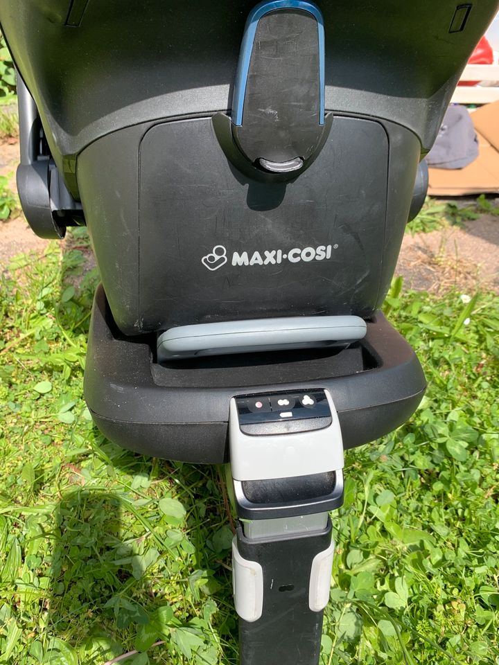 Maxi cosi + Quinny Babyschale + Isofix in Michelfeld