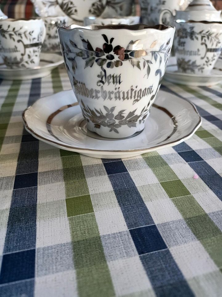 Antikes Kaffeeservice, *Silberhochzeit*, Carl Tielsch, 16-teilig, in Hagen am Teutoburger Wald