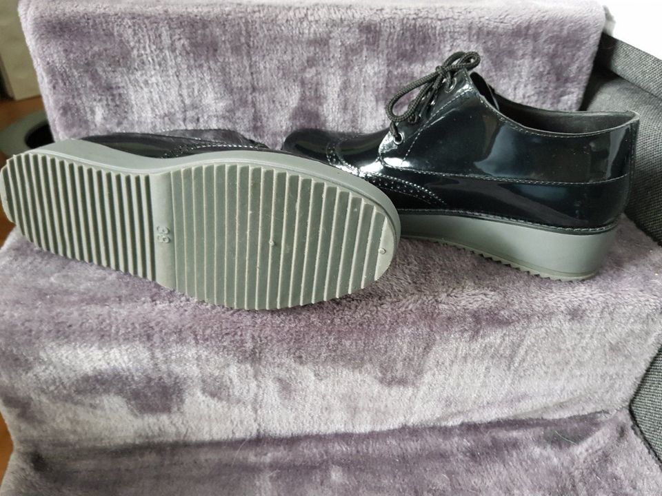 Ella Cruz Damen Lack-Schuhe Halbschuh Sneaker Lack schwarz Gr. 38 in Unterschleißheim
