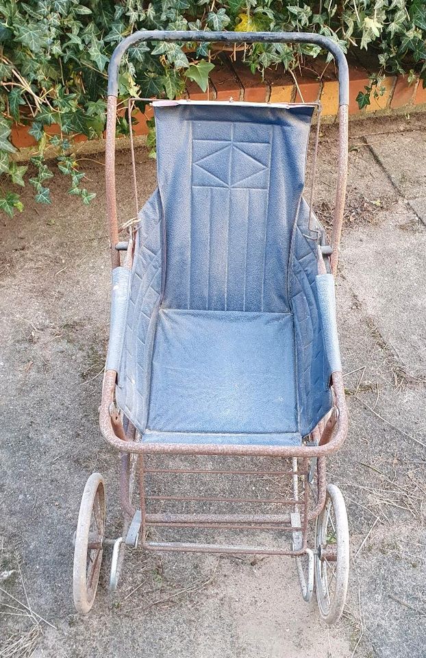 alter kleiner Puppenwagen Kinderwagen Metall DDR in Berlin