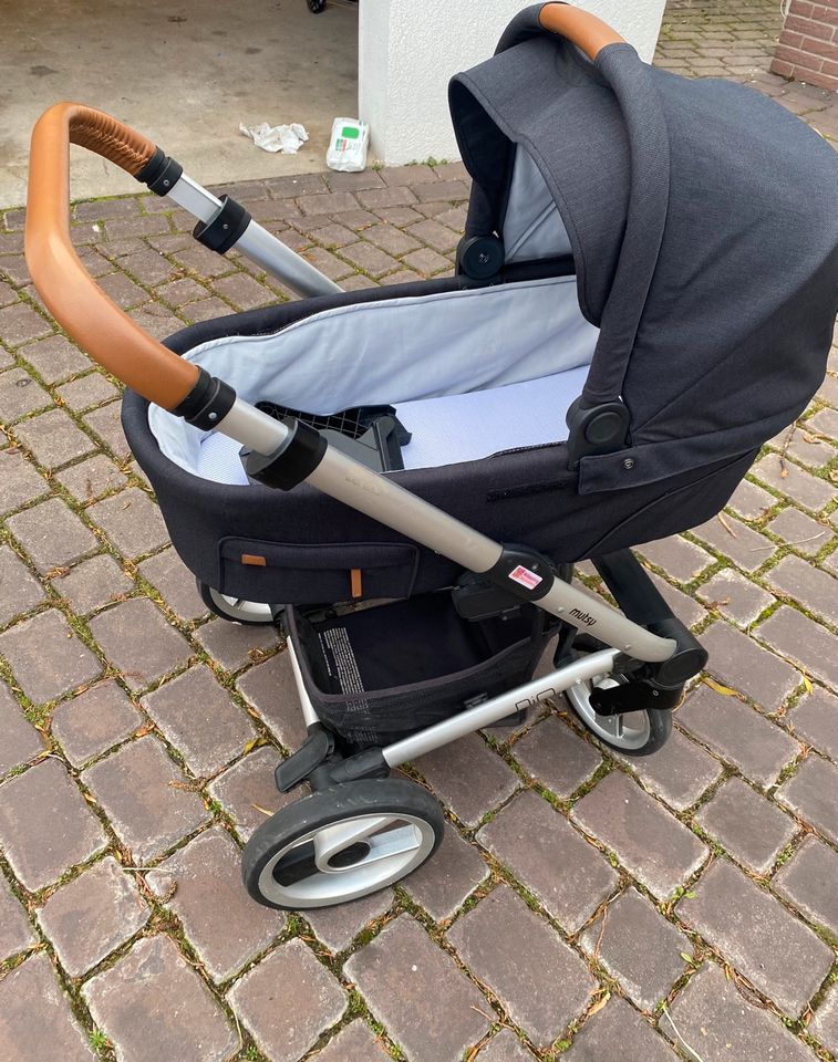 Kinderwagen Mutsy Nio mit viel Zubehör in Stadthagen