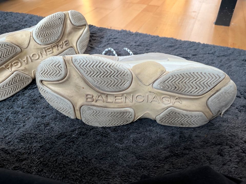 Balenciaga Triple S Beige/White Gr. 44 in Meerbusch