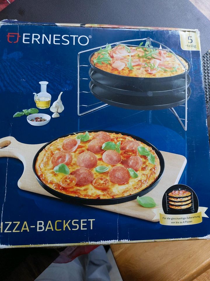Ernesto Pizza-Set mit 4 Blechen.und Gestell. 2 Neue +2 getestet in Bayern -  Ruhpolding | eBay Kleinanzeigen ist jetzt Kleinanzeigen