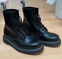 Dr. Martens 1460 BOOTS schwarz/weiß München - Thalk.Obersendl.-Forsten-Fürstenr.-Solln Vorschau