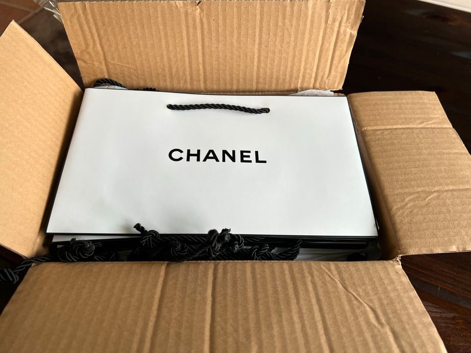 12 CHANEL Geschenkpapiertüte - Tasche, NEU in Bottrop