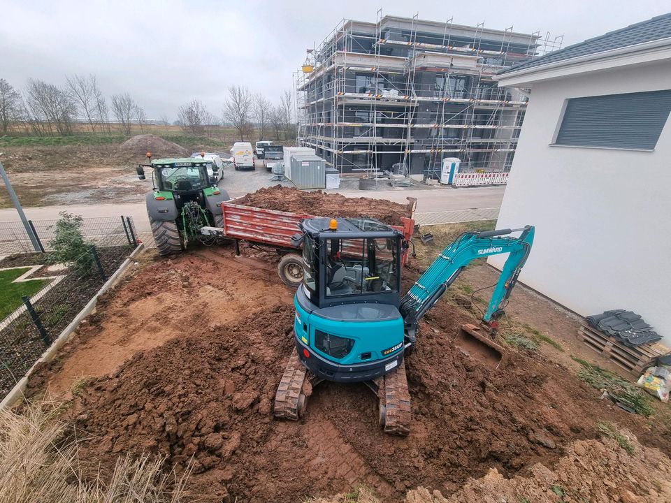 Erdarbeiten, Erdbau, Transport von Schüttgüttern in Leutershausen