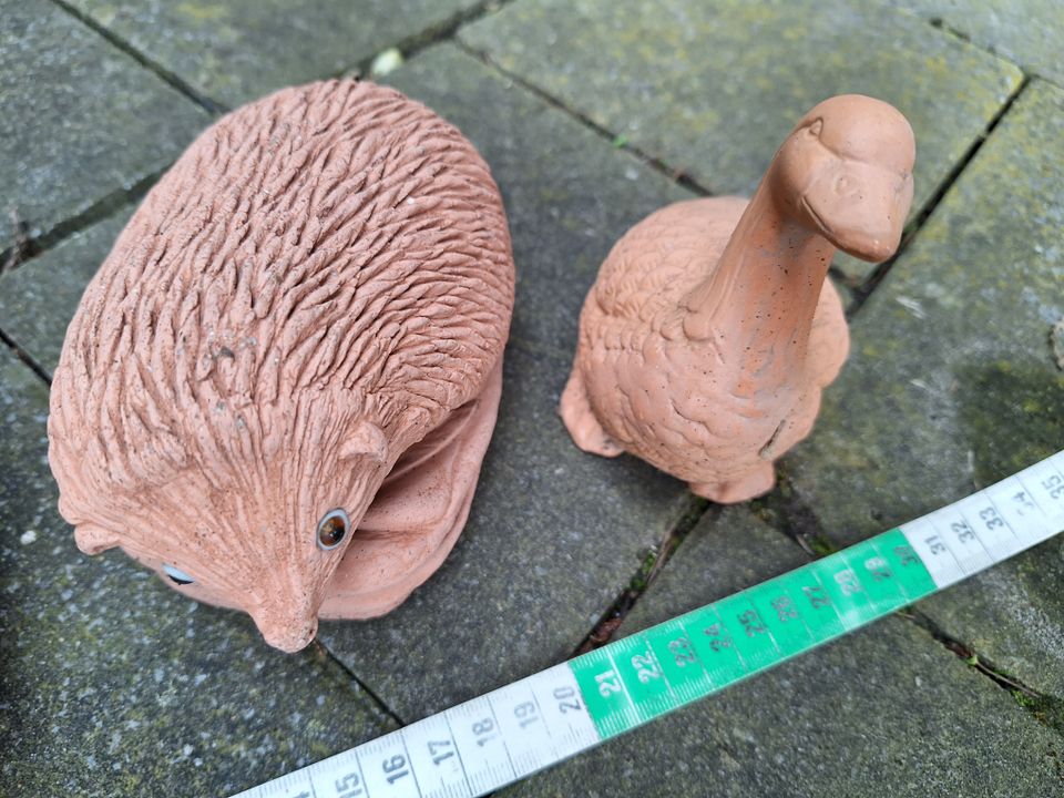 Gartendeko Igel und Gans aus Ton in Mauritz