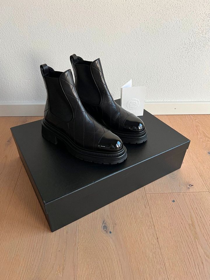 CHANEL Combat Boots Stiefel Schwarz FW Kollektion 23/24 in Memmingen