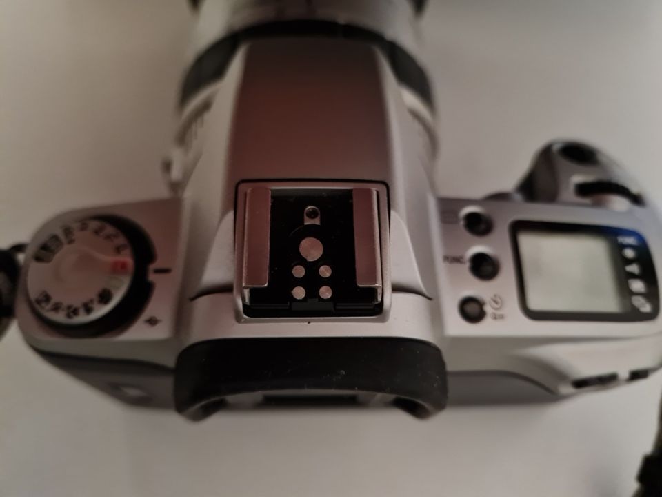 SPIEGELREFLEXKAMERA  Canon Eos 500 N +SIGMA ZOOM Objektiv +e in Düsseldorf