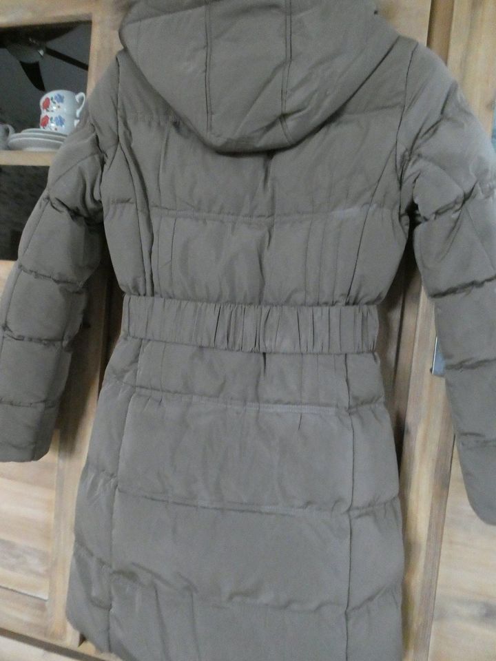 Steppjacke Winterjacke Lang mit Gürtel Beige sand Warm L Jacke in Aurich