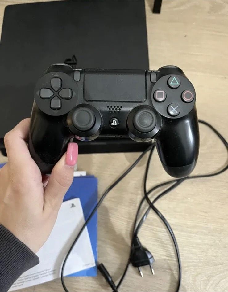 PlayStation 4 slim 1tb mit Controller in Pforzheim