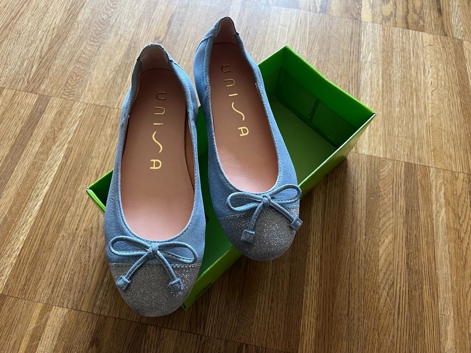 Ballerina Schuhe 32 Blau Leder UNISA aus Spanien in Hamburg