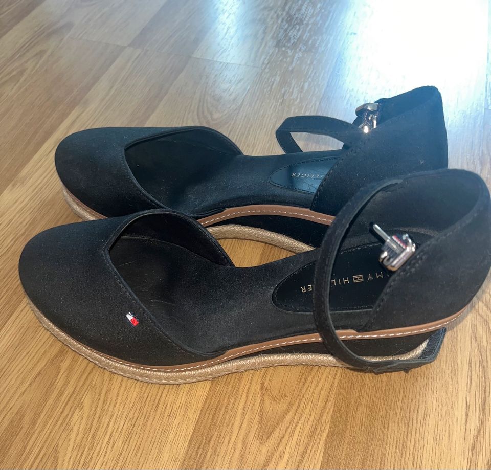 Tommy Hilfiger Damen Schuhe Sandalen in Berlin