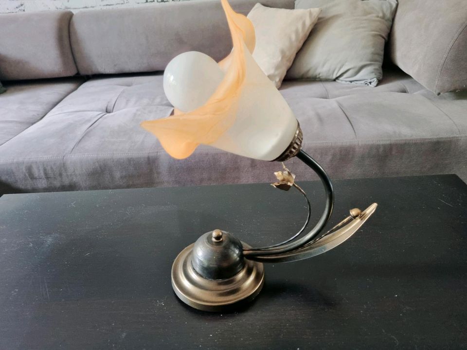 Wandlampe mit Glasschirm in Mömbris