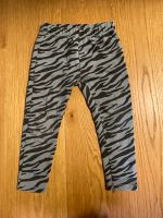 Zebra-Leggings von Zara Baby, graublau/schwarz, Gr.104 *sehr gut* Hamburg-Mitte - Hamburg St. Pauli Vorschau