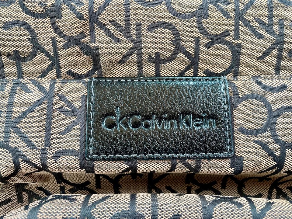 Calvin Klein Handtasche braun schwarz Leder in Obernkirchen