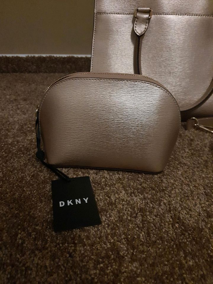 Neue DKNY Handtasche und Kosmetiktasche in Berlin