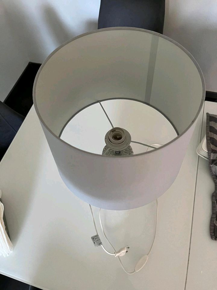 Tischlampe + Vase Kristal Neuwertig in Bornheim