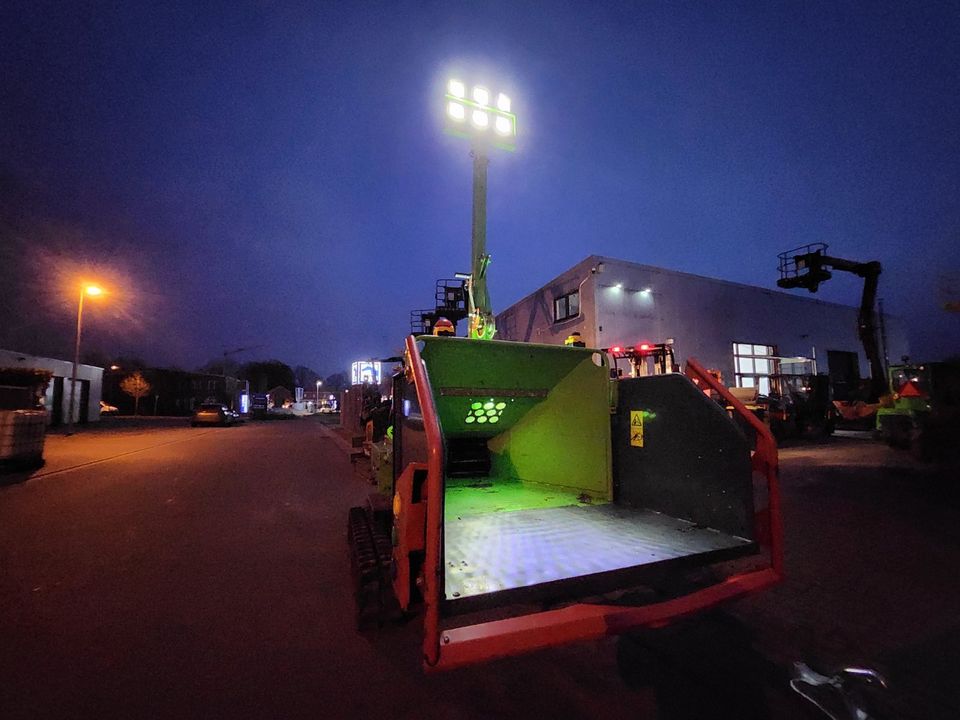 TC-H20/2 Holzhäcksler Häcksler Hangausgleich Raupe mieten in Schermbeck