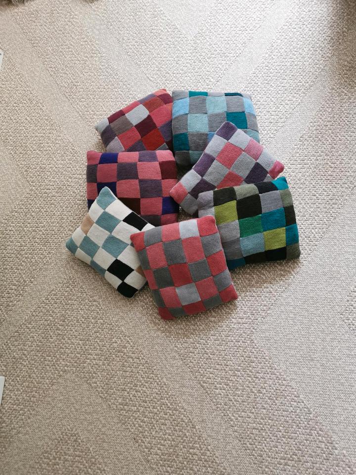 7 kleine Kissen aus Wollfrottee Merino/Seide Handmade 22x24 cm in Eutin