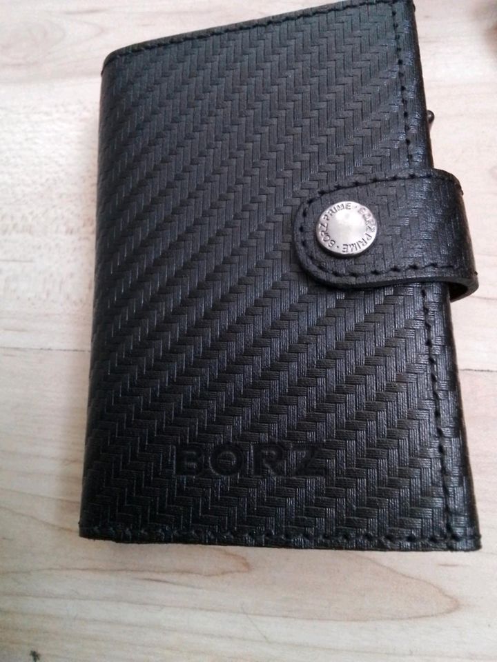 BORZ Prime Maxus 2 Leather Carbon Case Red Neu in Leichlingen