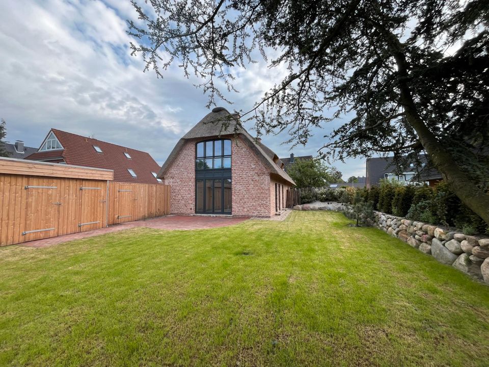 Exklusive Doppelhaushälfte unter Reet mit Terrasse und Carport in Sankt Peter-Ording